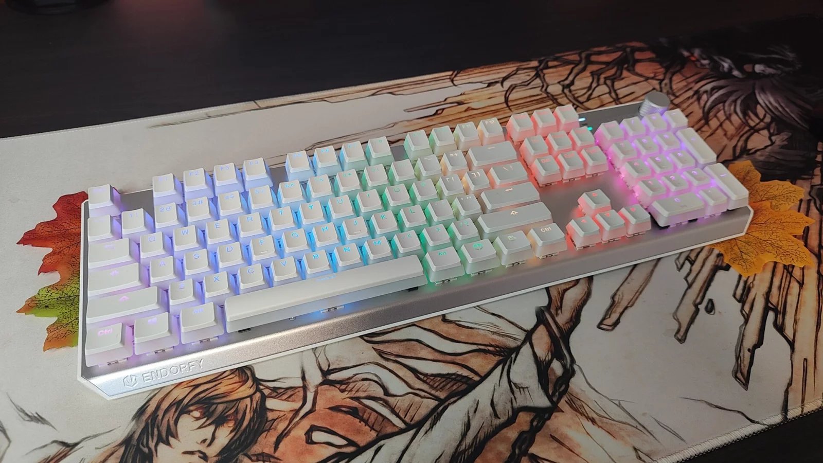 Endorfy Thock Wireless Red Onyx White Pudding v celé své kráse