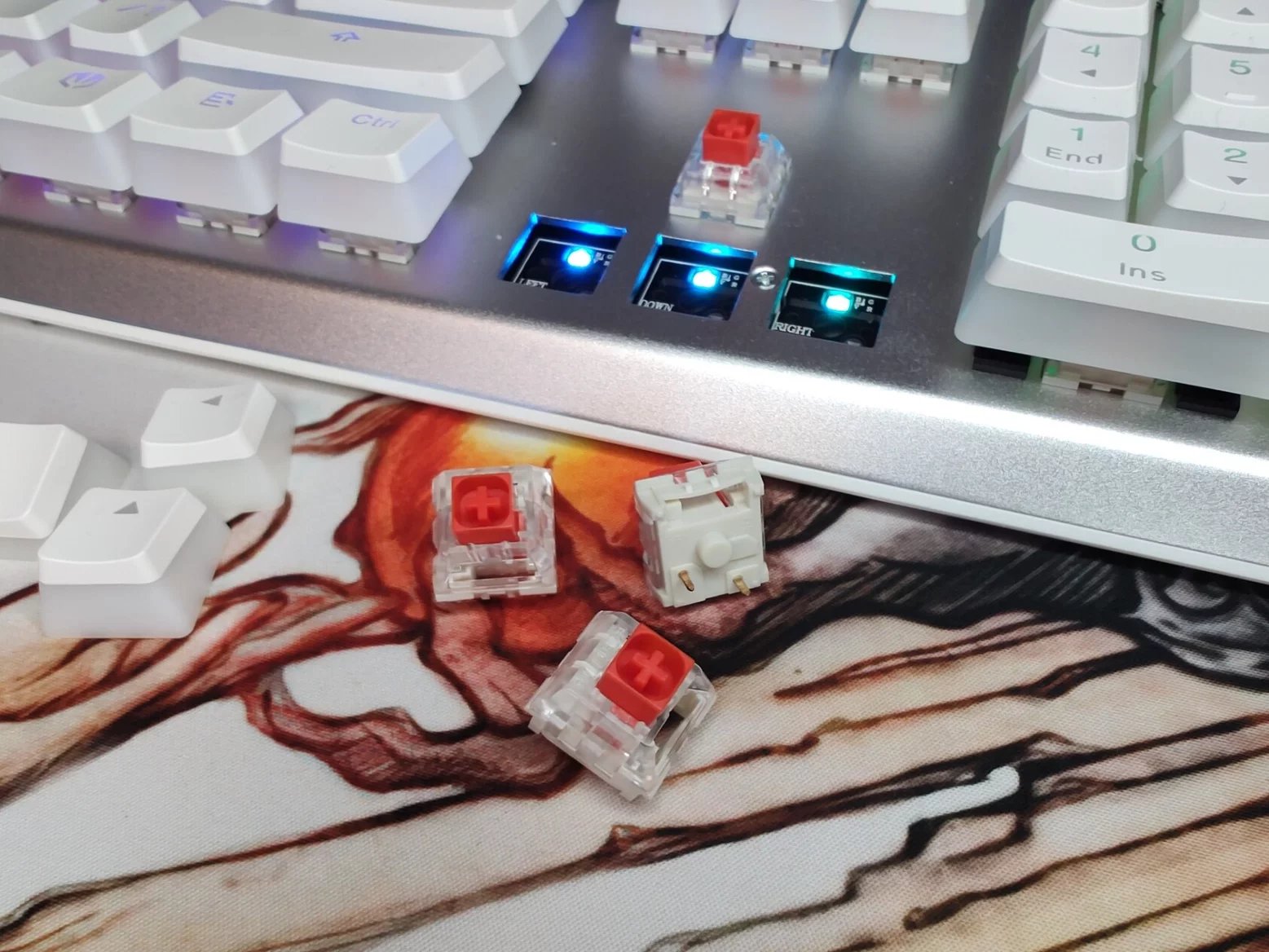 Pomocí nástroje je možné spínače vyměnit kus za kus