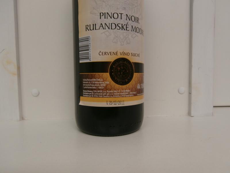 Pinot Noir - Rulandské modré: Do vína byl přidán syntetický glycerol, mělo opalizující vzhled. Ve vůni vína byly patrné oxidáza a nežádoucí biologické procesy, v chuti vína oxidáza, nežádoucí biologické procesy a silná myšina.