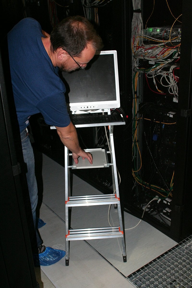 Má dokonce i plošku pro myš. To když přijdou windowsáci.