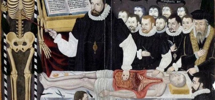 Anglický lékař John Banister má přednášku s pitvou, 16. století; přednášel pro holiče a chirurgy, kteří v Anglii v tí době měli společný cech.