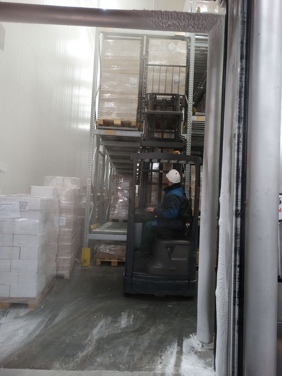 ... a převezeny do chladicí místnosti se stálou teplotou mínus 24 ℃