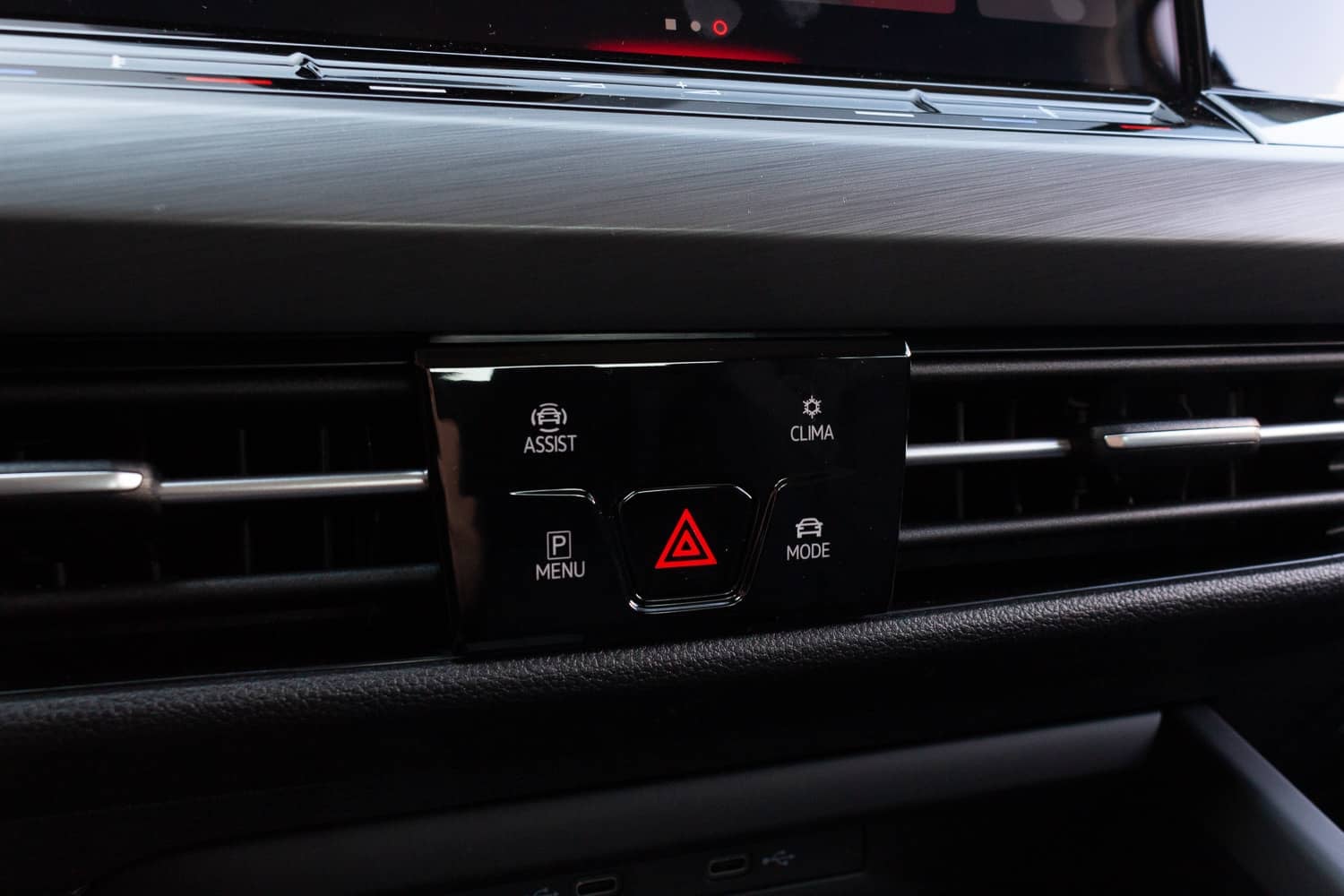 2020-04-Volkswagen-Golf-1.5-eTSI-2020-39.jpg