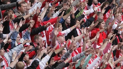 Náhledový obrázek - Šimáně vycouval ze Slavie. Klub je téměř čistě čínský