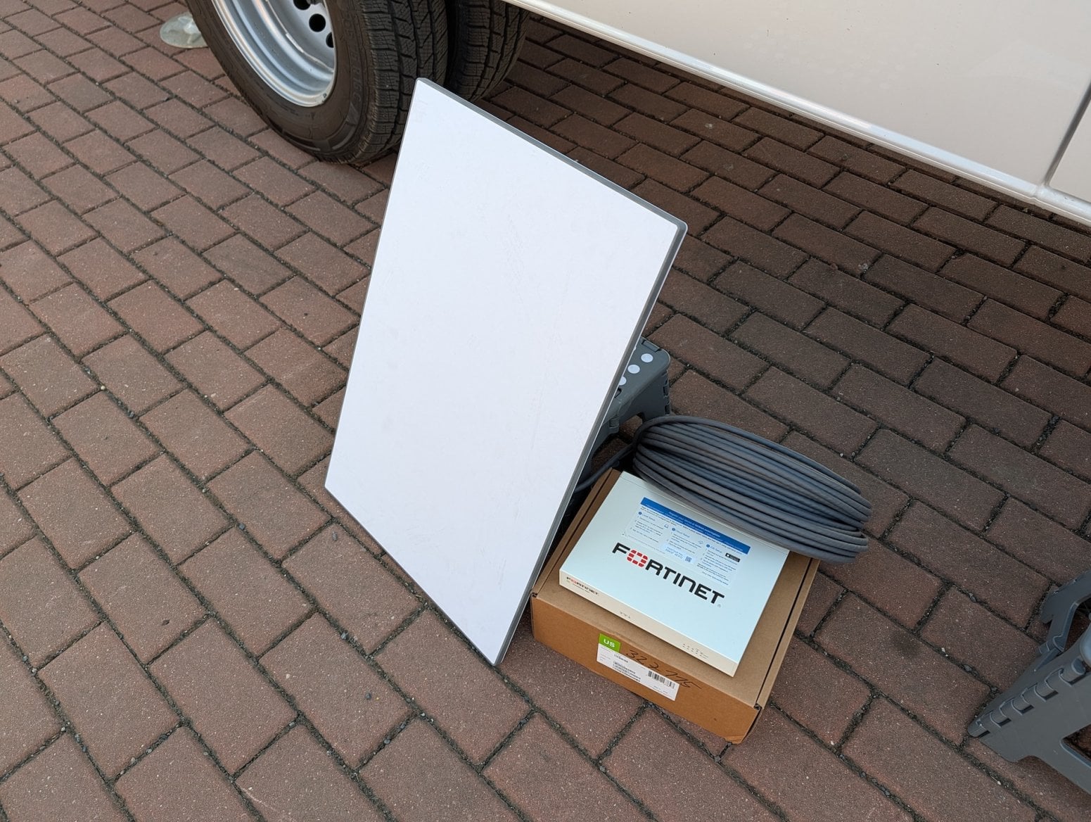 Mobilní 5G vysílač CETIN a O2 v dodávce Mercedes-Benz