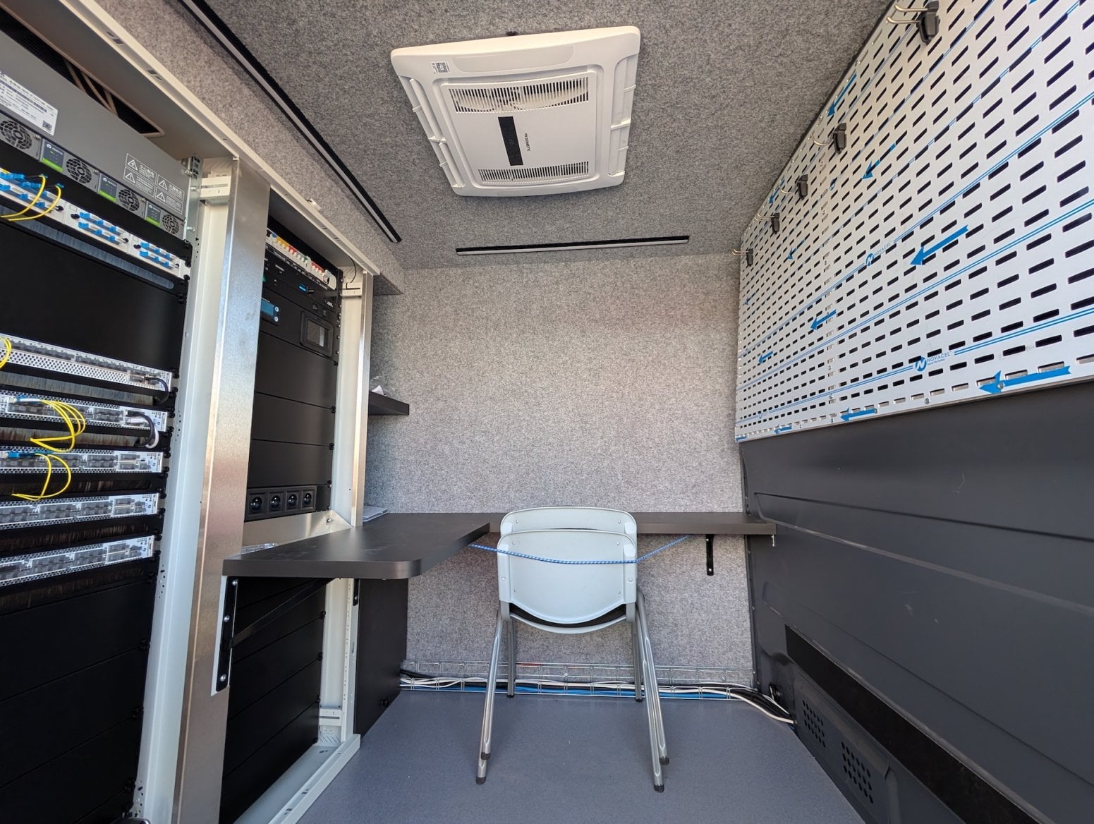 Mobilní 5G vysílač CETIN a O2 v dodávce Mercedes-Benz