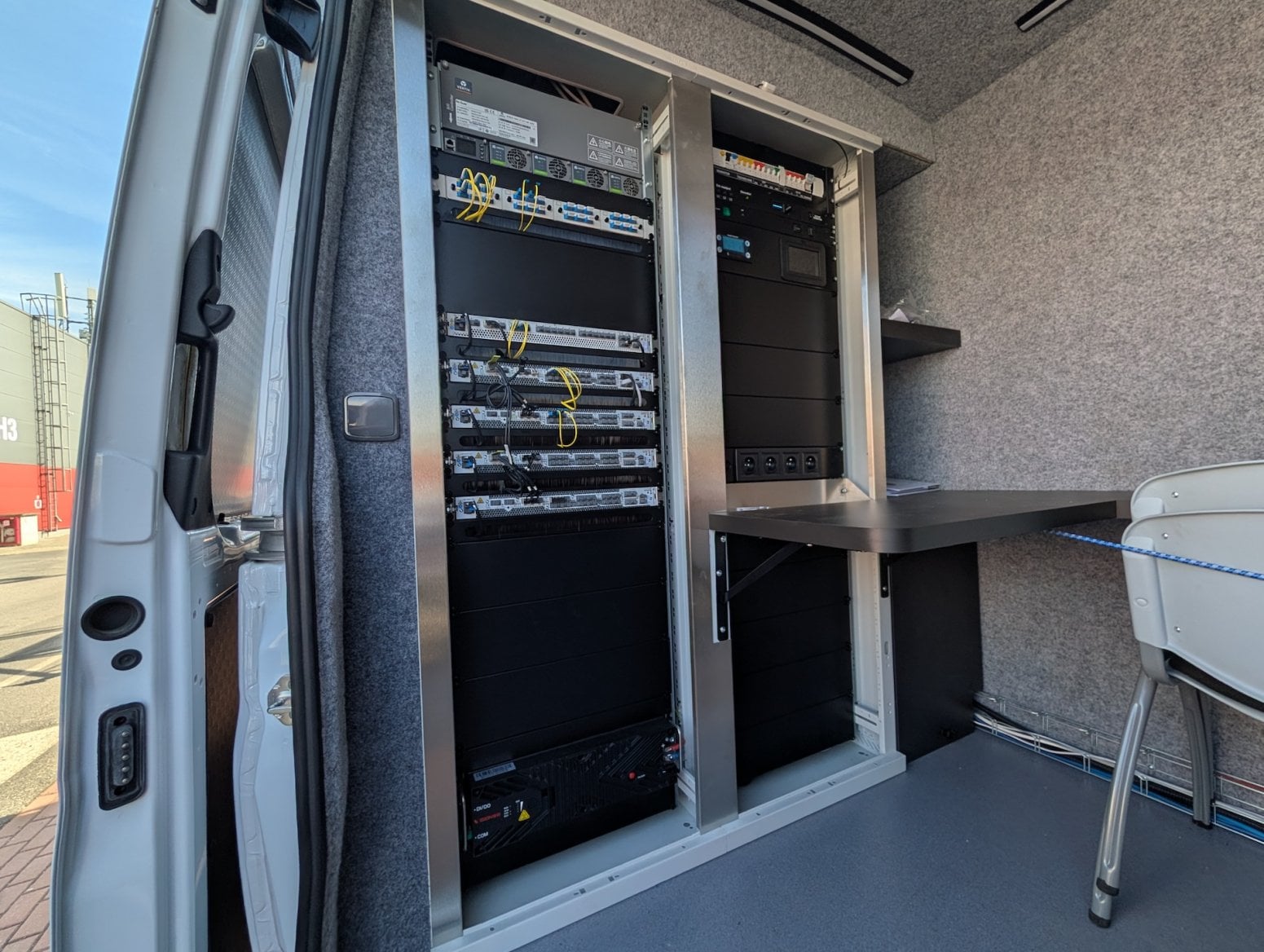 Mobilní 5G vysílač CETIN a O2 v dodávce Mercedes-Benz