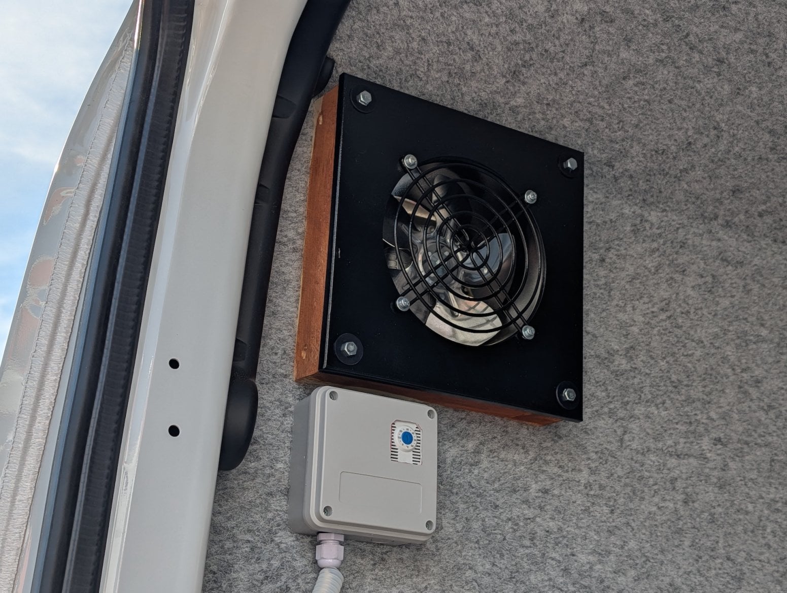 Mobilní 5G vysílač CETIN a O2 v dodávce Mercedes-Benz