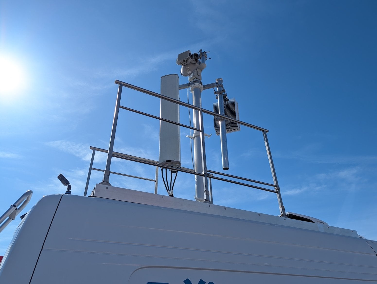 Mobilní 5G vysílač CETIN a O2 v dodávce Mercedes-Benz