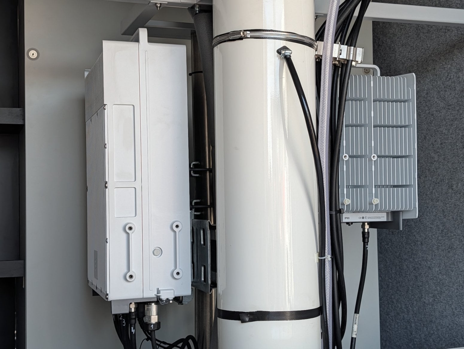 Mobilní 5G vysílač CETIN a O2 v dodávce Mercedes-Benz