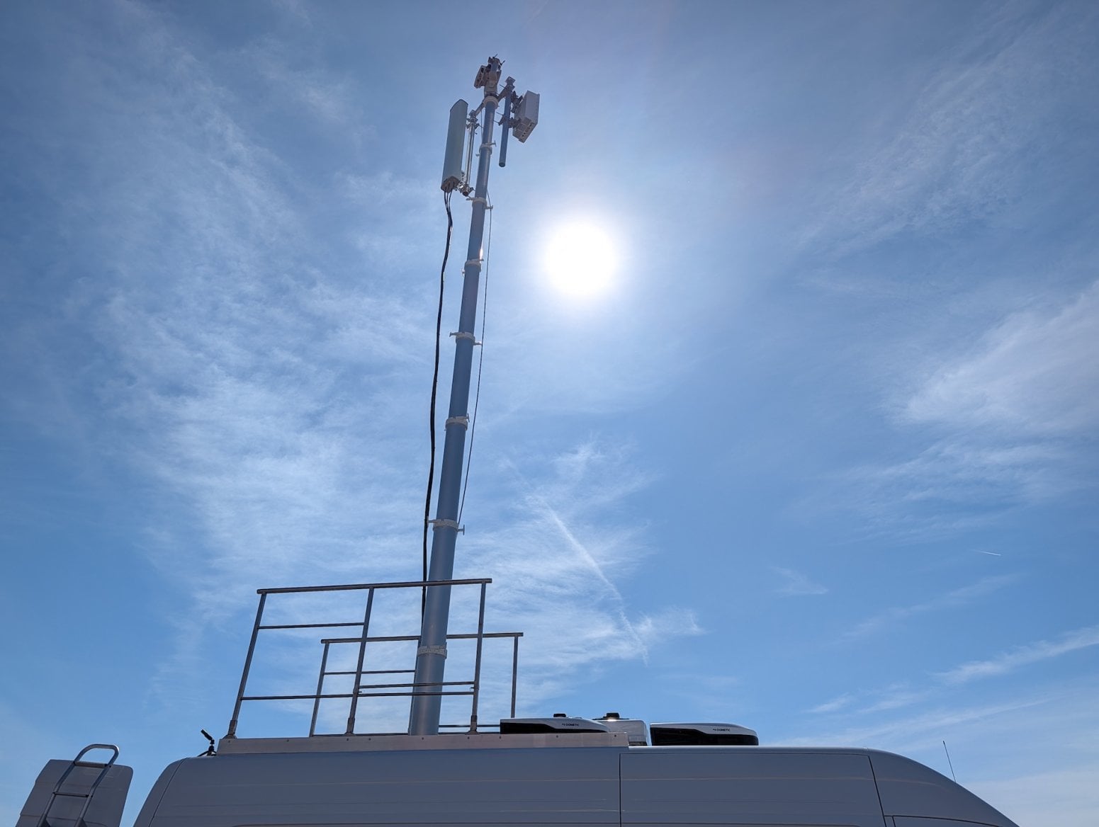 Mobilní 5G vysílač CETIN a O2 v dodávce Mercedes-Benz