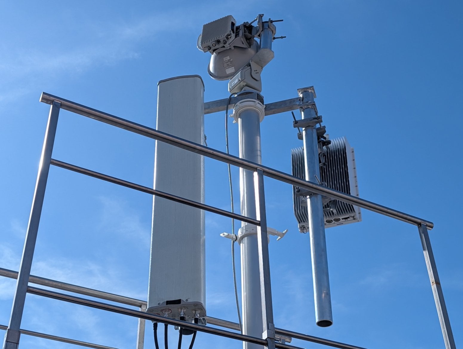 Mobilní 5G vysílač CETIN a O2 v dodávce Mercedes-Benz