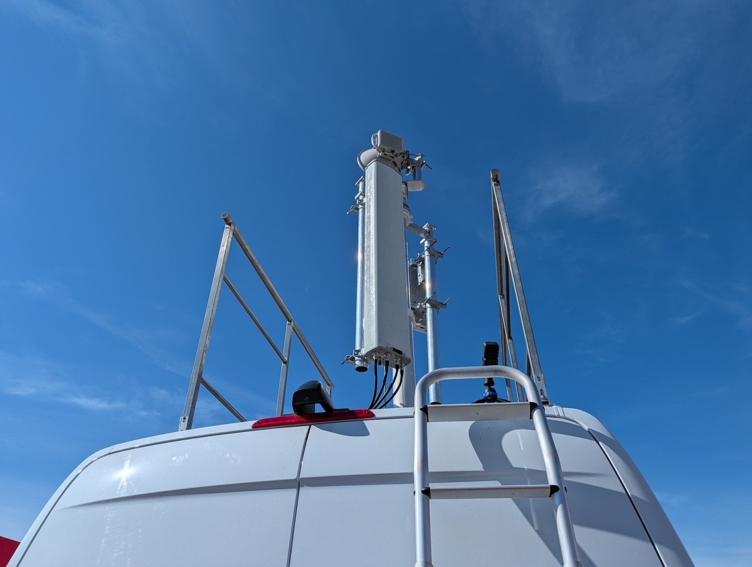 Mobilní 5G vysílač CETIN a O2 v dodávce Mercedes-Benz