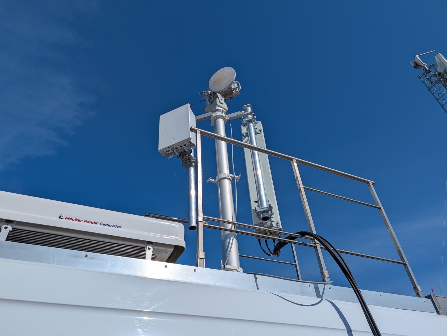 Mobilní 5G vysílač CETIN a O2 v dodávce Mercedes-Benz