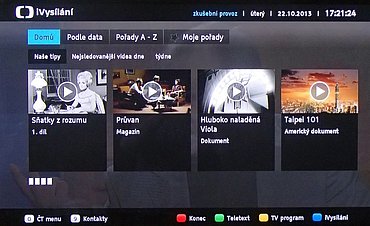 V rámci HbbTV si například na ČT24 můžete nechat vyjet informace ze spodní lišty, nebo vstoupit do zatím poněkud neuspořádaného archivu ČT. Vše chodí velice dobře, ovšem při jakémkoli přerušení, se začíná přehrávat od začátku.