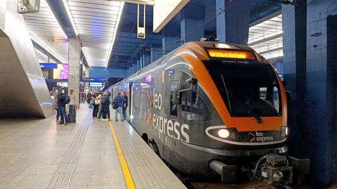 Ve dne, v noci, businessem i economy. Otestovali jsme za vás novou vlakovou linku Leo Expressu z Prahy do Varšavy
