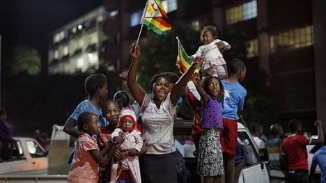 Náhledový obrázek - Krokodýl a nová demokracie. Co přinese převrat v Zimbabwe?