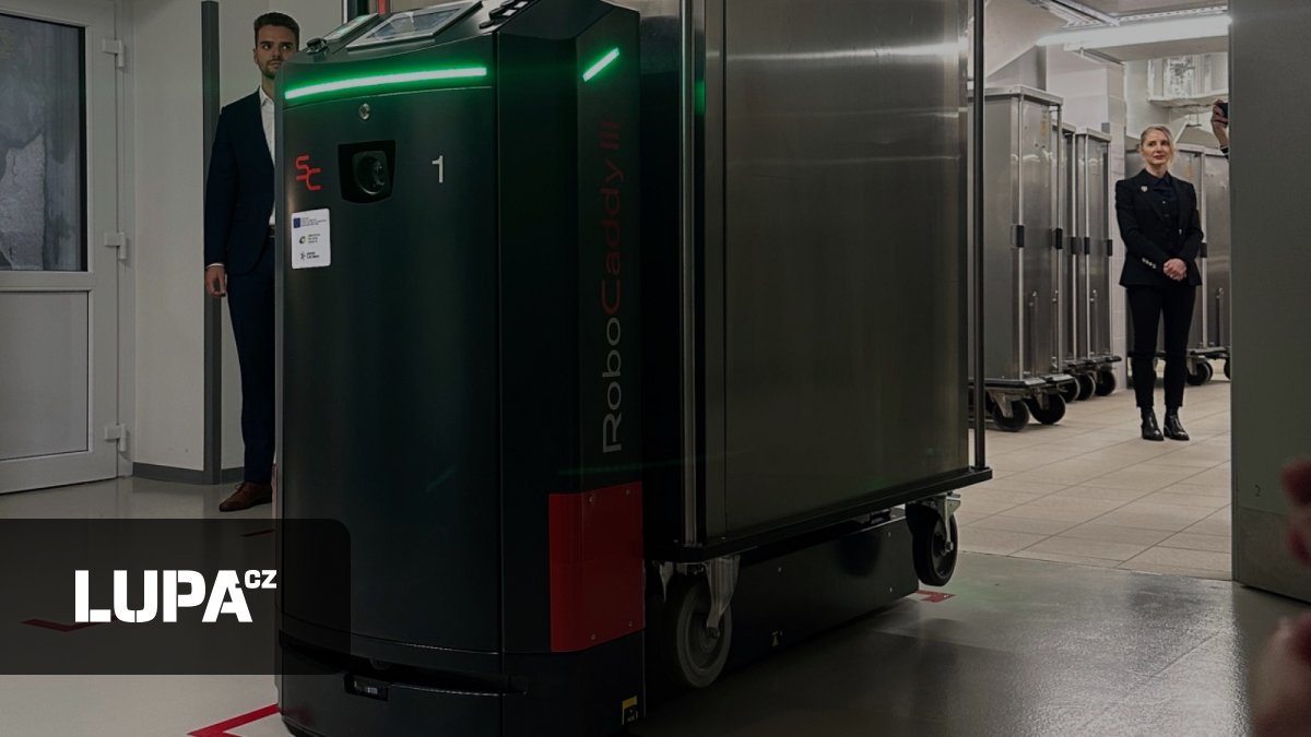 Zavolají si výtah, otevřou dveře. Autonomní stroje se s jistotou začaly pohybovat v jihlavské nemocnici