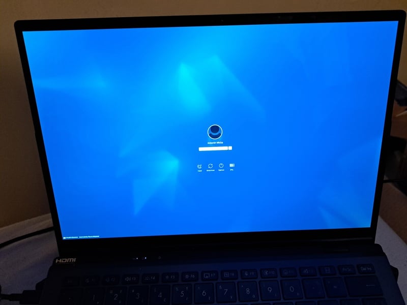 Debian na Zenbook Duo