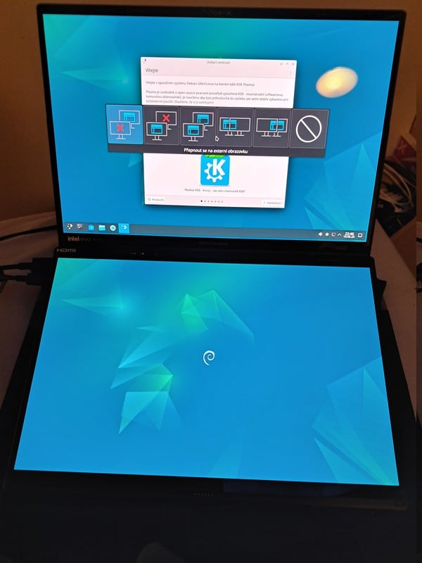 Debian na Zenbook Duo