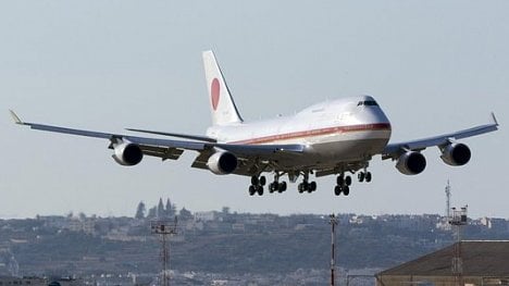 Náhledový obrázek - Létejte jako císař. Japonské vládní jumbo je na prodej