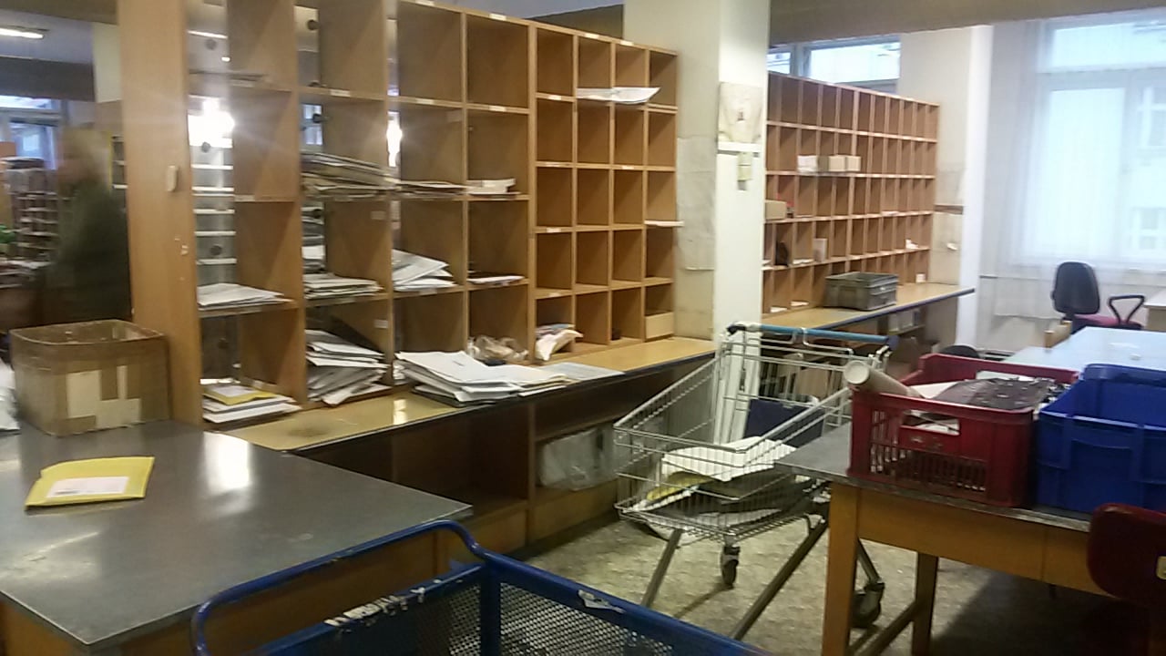 Třídírna pošty.