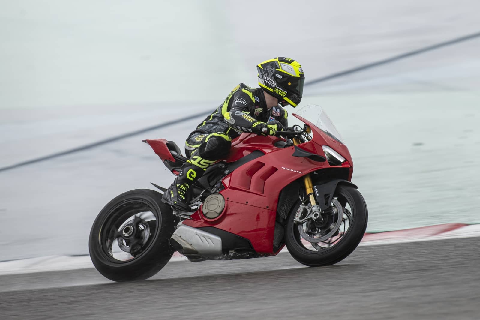 2020-05-DucatiPanigaleV4_001.jpg