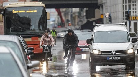 Náhledový obrázek - Komentář: AutoMat lobbuje za 1,5 metru pro cyklisty spamem. Změna zákona ale nedává smysl