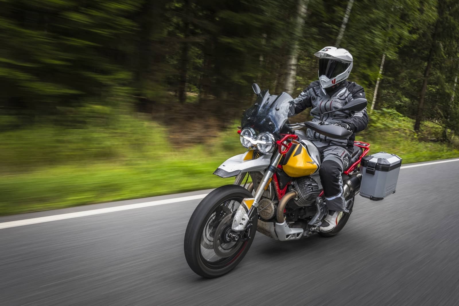 2020-03-MotoGuzziV85TT035.jpg