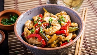 Náhledový obrázek - Čína recept: česká varianta se od pravé číny hodně liší. Směs se zeleninou může být zdravá a lehká