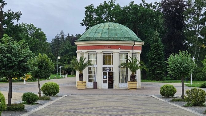 Pavilon s pramenem ve Františkových Lázních