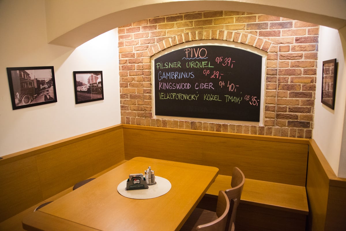 Restaurace Blanická Koruna. Provozuje ji pan Milan Tomáš.