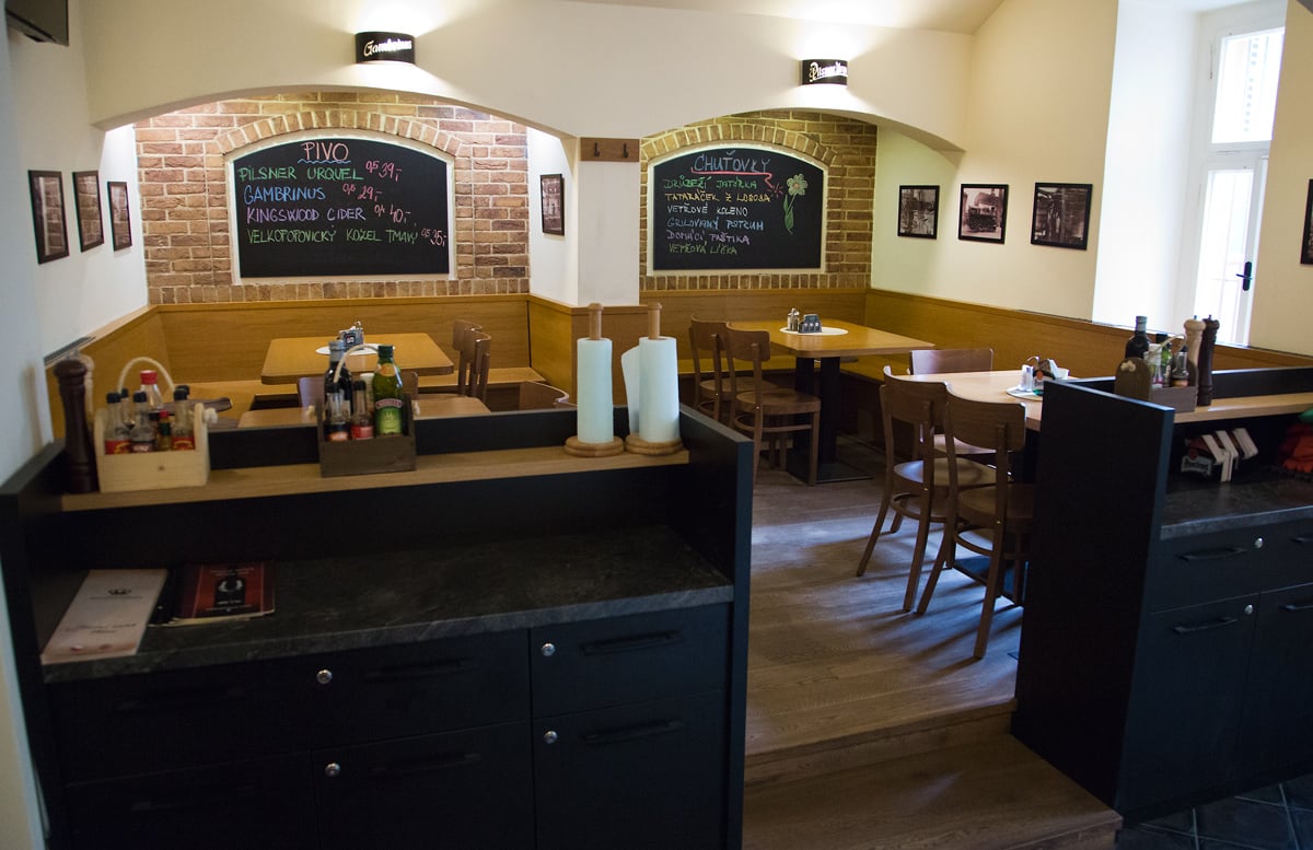 Restaurace Blanická Koruna. Provozuje ji pan Milan Tomáš.