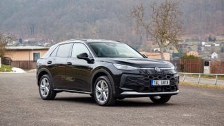 Náhledový obrázek - Test Volkswagen T-Roc nové generace: Levnější než Karoq, přesto levný není