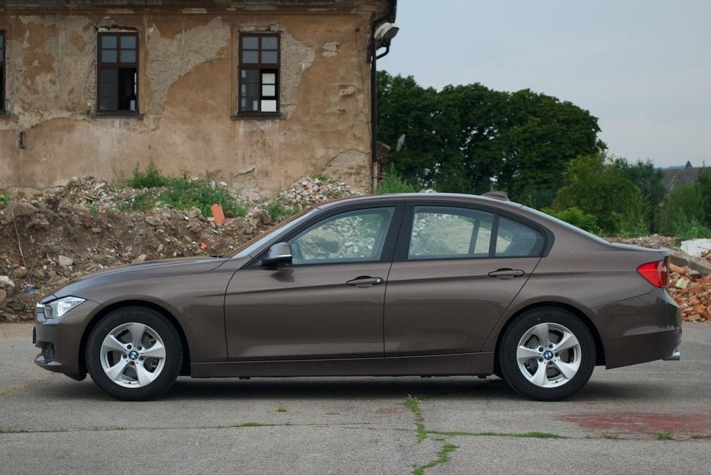 2011-10-bmw-320i-efficient-dynamics-1.jpg