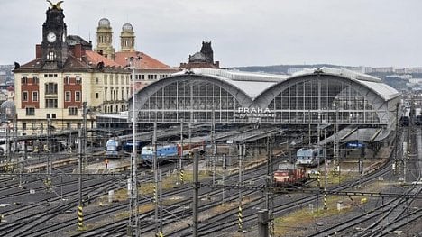 Náhledový obrázek - České dráhy a Penta chtějí zastřešit koleje u Hlavního nádraží. Na střeše mají vyrůst domy