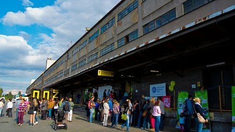 Náhledový obrázek - „Snesla by i Lidl“. Žižkované debatovali o využití budovy nákladového nádraží