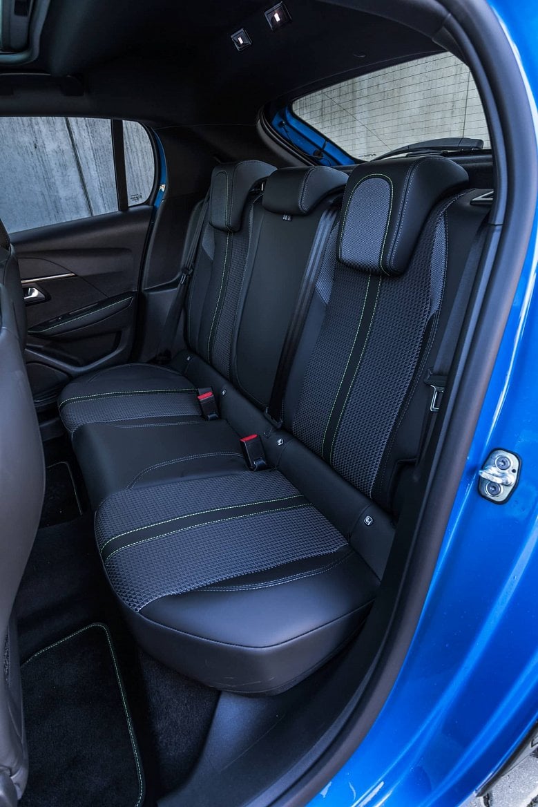 2020-01-Peugeot208058.jpg