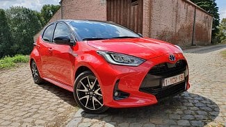 Náhledový obrázek - Řídili jsme novou Toyotu Yaris. Jezdí potichu a za pár kapek benzinu