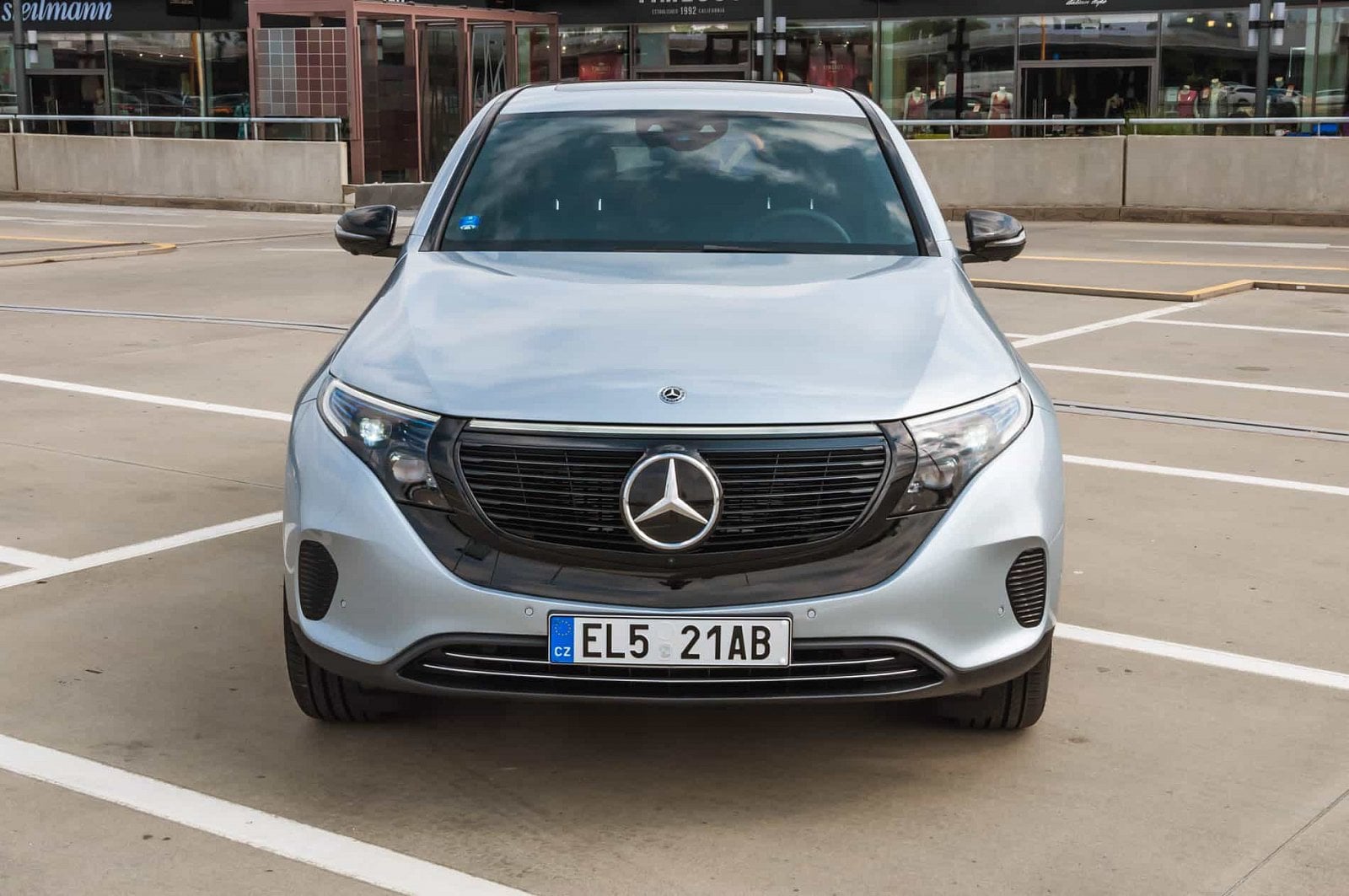 2019-08-mercedes-eqc-2-of-14.jpg