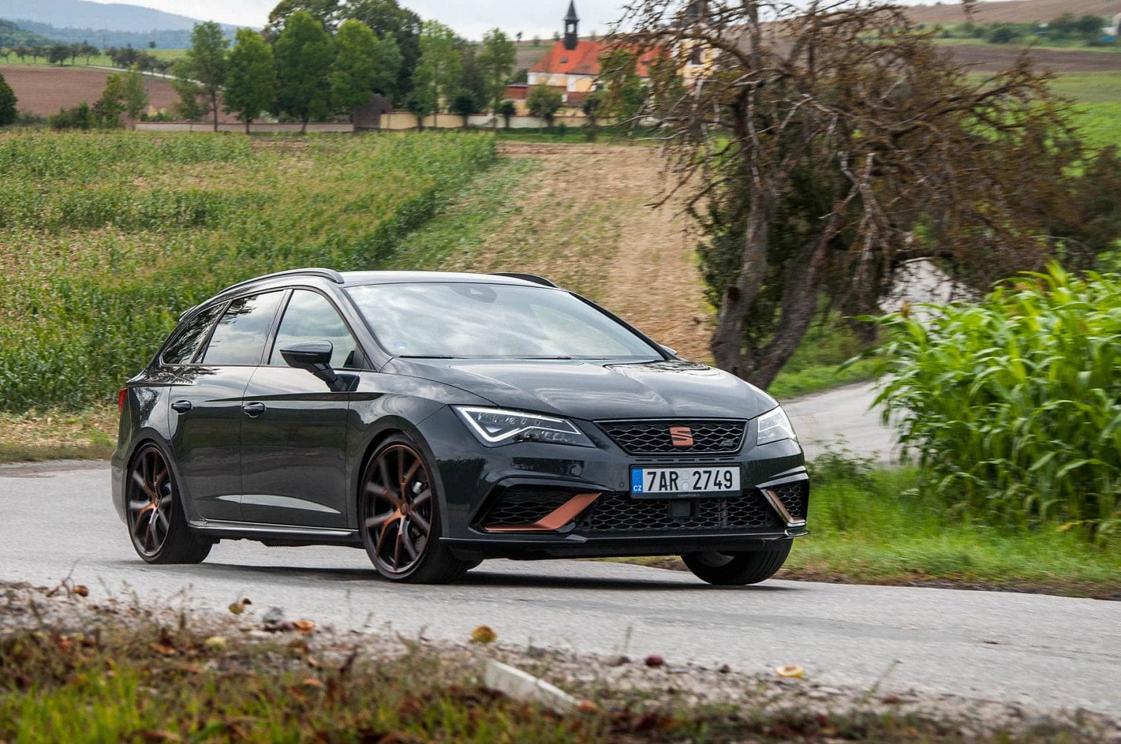 2019-11-seat-leon-cupra-r-st-36-of-39.jpg