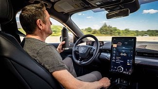 Náhledový obrázek - Elektrický Ford Mustang se bude řídit sám. V Evropě zatím ne