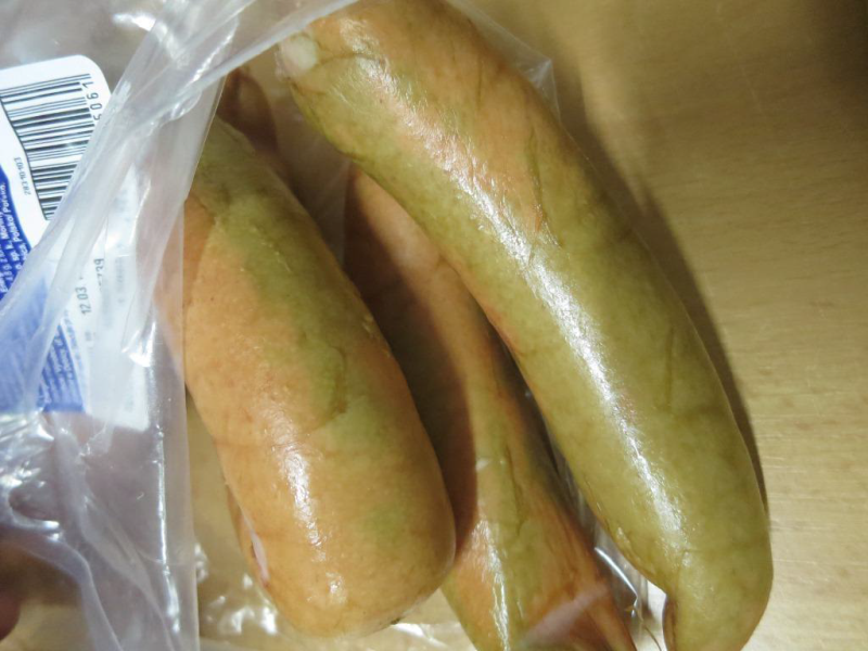 Thi Thanh Huyen Dao, Kostelec na Hané: Morliny-Obyčejné párky - výrobek zapáchal po kažení, měl svraštělý, oslizlý a lepkavý povrch. Při kontrole nebyly zjištěny nevyhovující teploty skladování tohoto výrobku. Výrobek neměl prošlé datum použitelnosti.