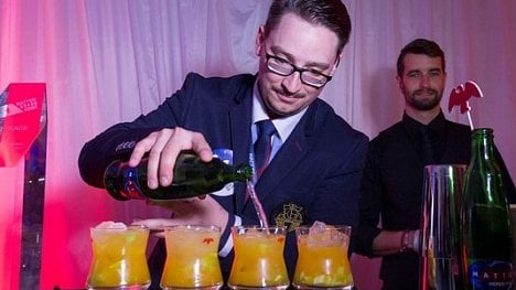 Náhledový obrázek - Mistrem světa v míchání nealko koktejlů Mattoni Grand Drink 2016 je Slovák Doboš