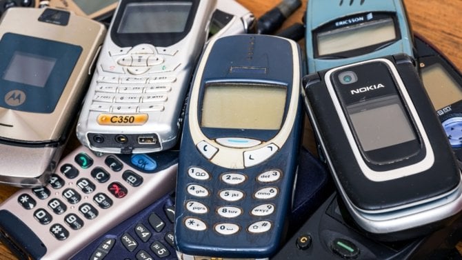https://i.iinfo.cz/images/Staré mobilní telefony