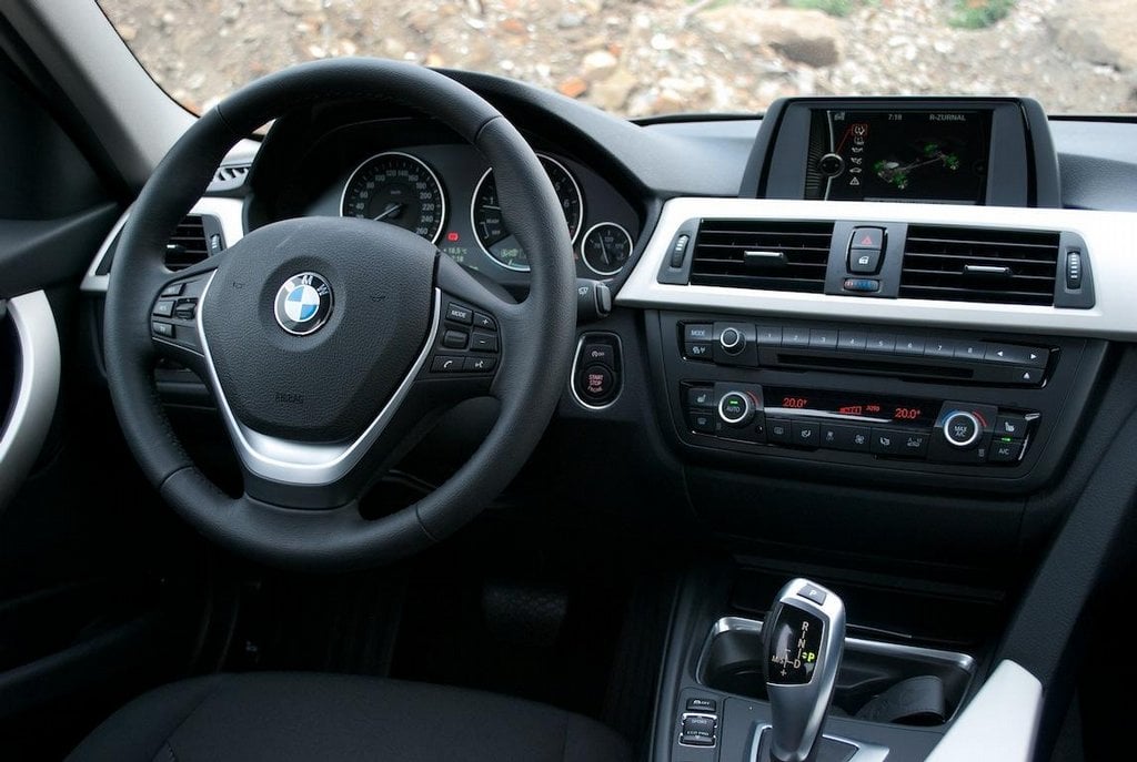 2011-10-bmw-320i-efficient-dynamics-46.jpg
