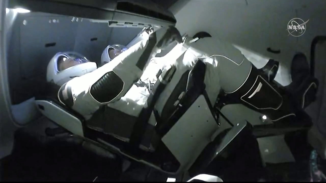 Astronauti v kabině