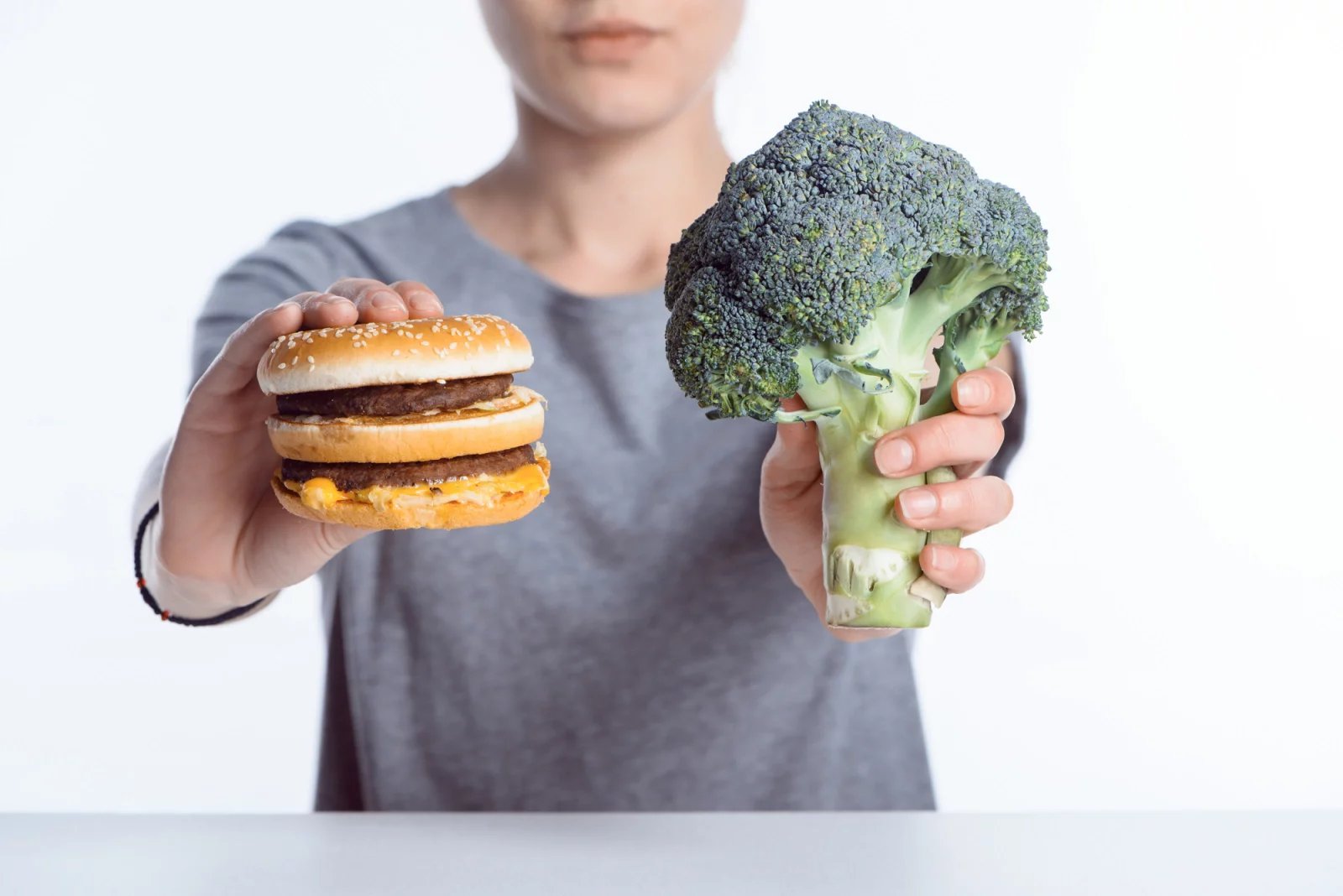 Nejúčinnější zbraní v boji proti vysoké hladině cholesterolu v krvi je nízkocholesterolová dieta. Ta je zaměřena především na redukci nezdravých tuků s obsahem trans mastných kyselin.