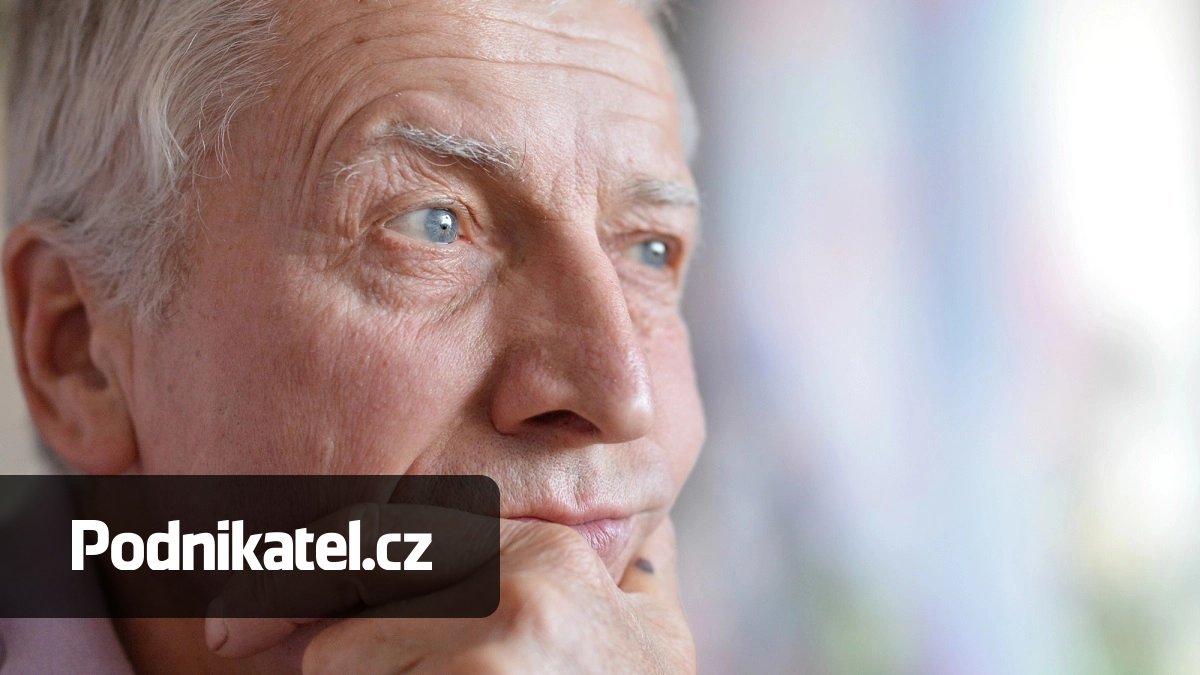 Termín výplaty starobního důchodu vyšel na víkend. Vyplatí ho před, nebo až po něm?