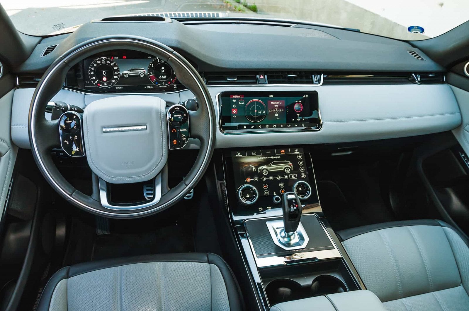 2019-09-Range-Rover-Evoque-2020-16-of-40.jpg